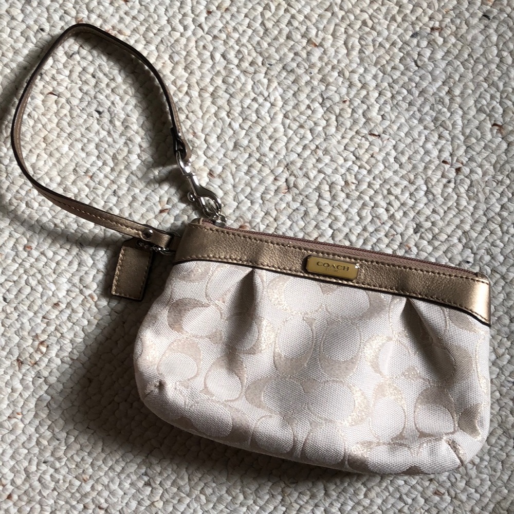 !!!SALE!!! Coach Small Gold Wristlet Purse
